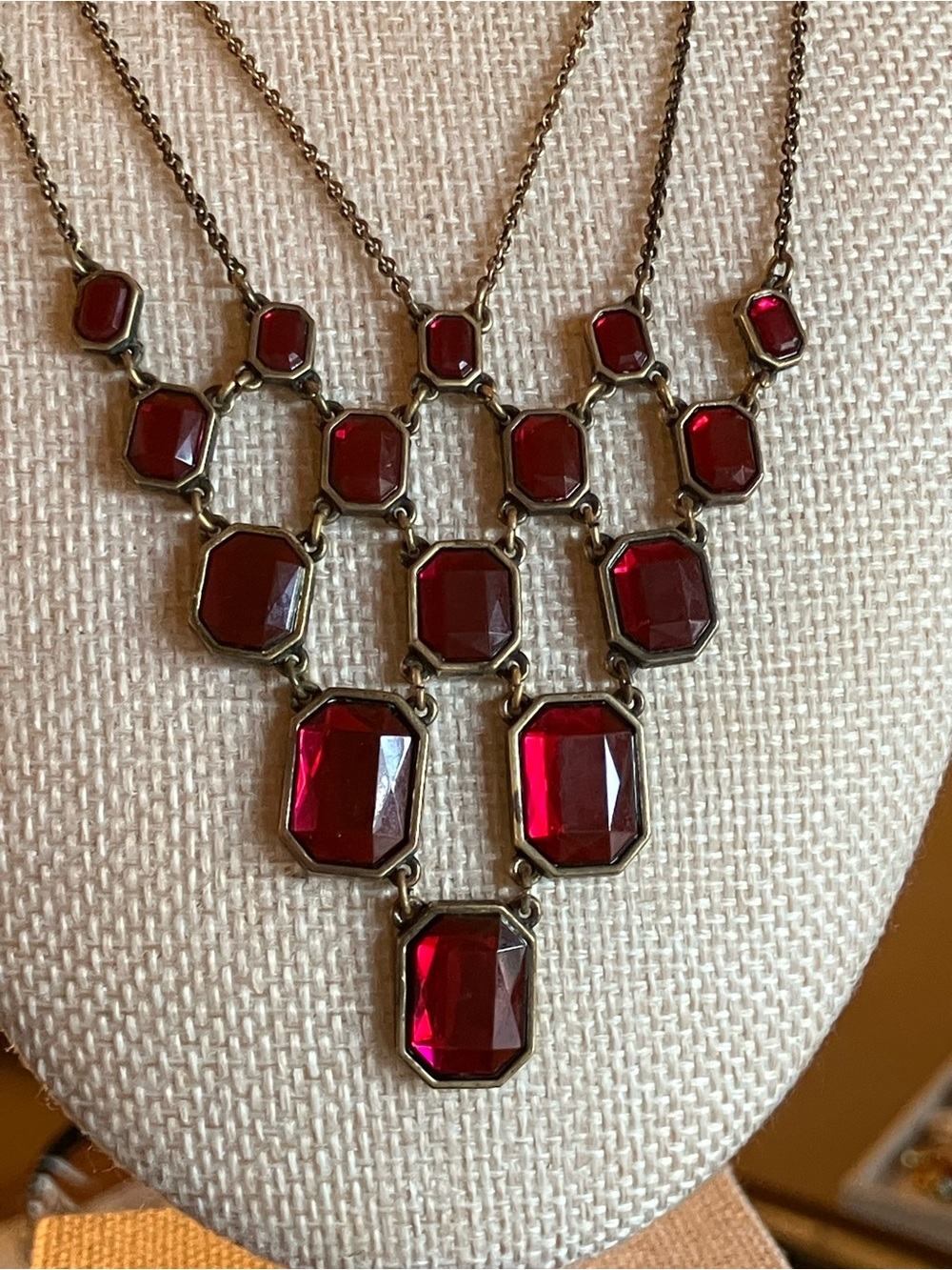 VINTAGE AVON OF BELLEVILLE NECKLACE